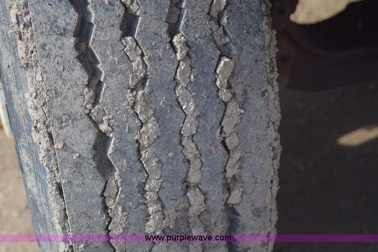 image for item E6088 1991 Ford F800 dump truck