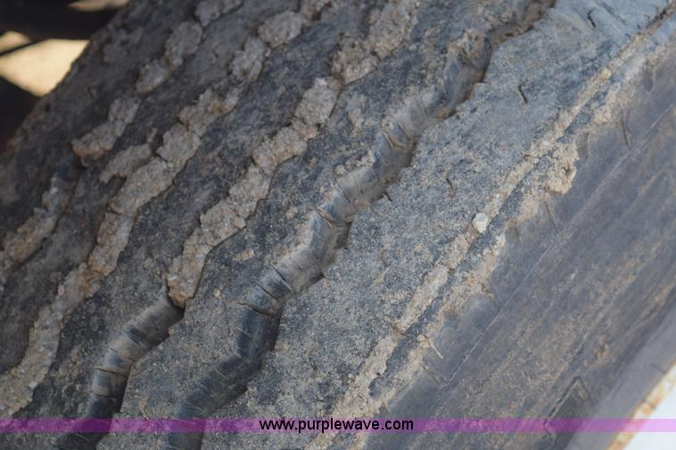 image for item E6088 1991 Ford F800 dump truck