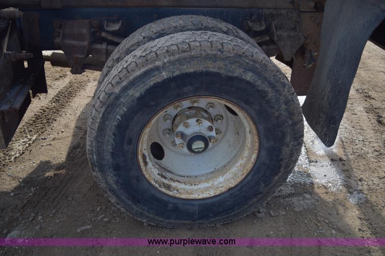 image for item E6088 1991 Ford F800 dump truck