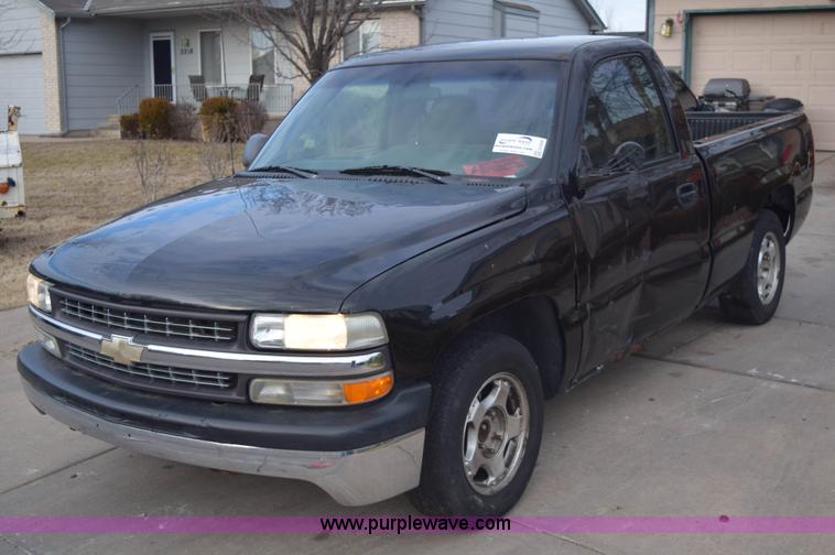 image for item E6089 1999 Chevrolet Silverado 1500 pickup truck