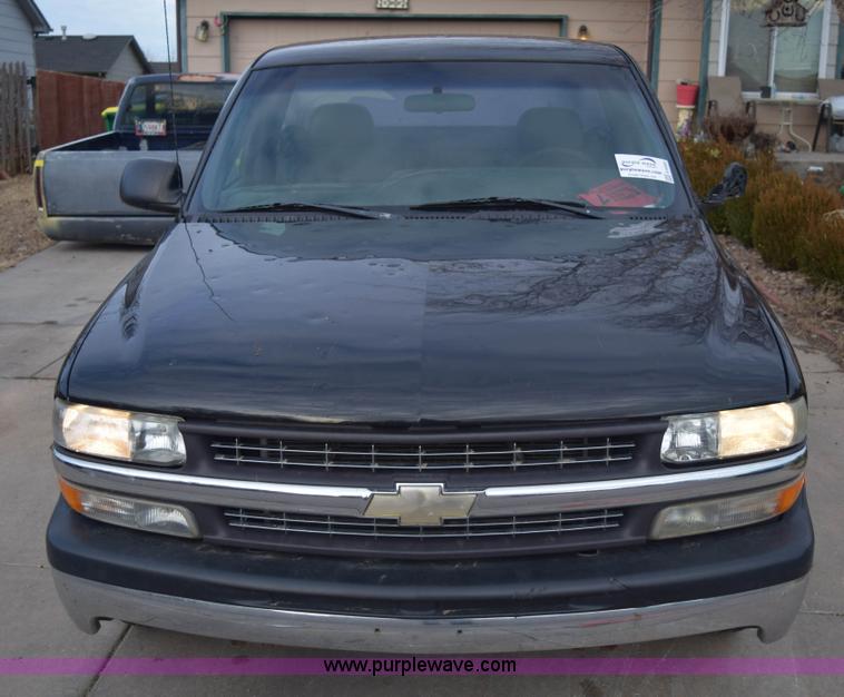 image for item E6089 1999 Chevrolet Silverado 1500 pickup truck