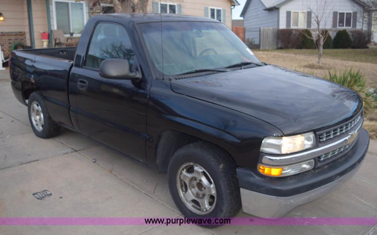 image for item E6089 1999 Chevrolet Silverado 1500 pickup truck