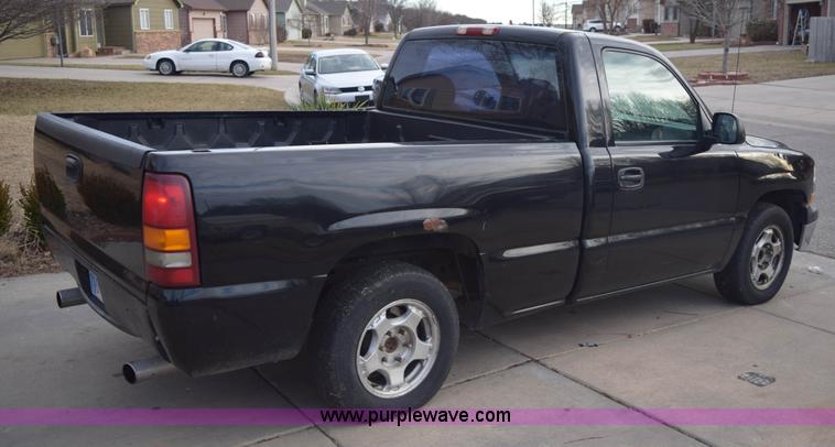 image for item E6089 1999 Chevrolet Silverado 1500 pickup truck