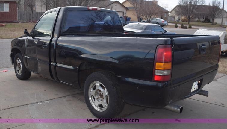 image for item E6089 1999 Chevrolet Silverado 1500 pickup truck