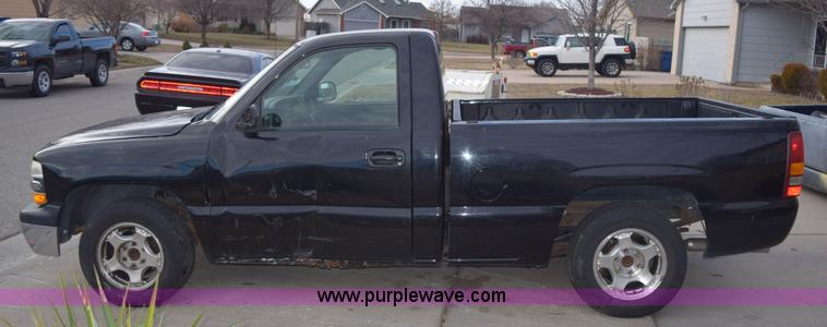 image for item E6089 1999 Chevrolet Silverado 1500 pickup truck