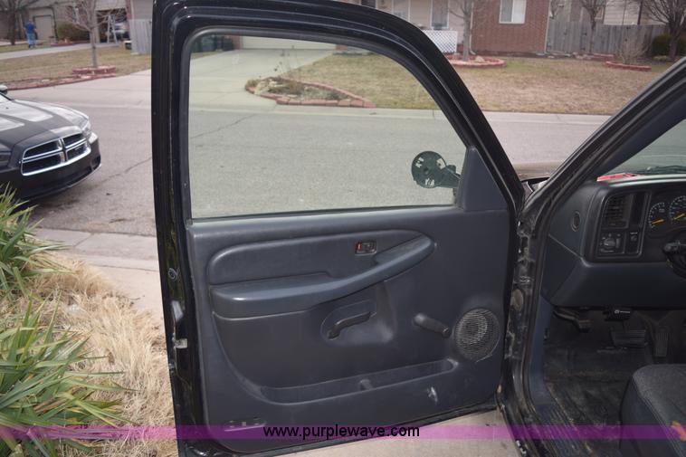 image for item E6089 1999 Chevrolet Silverado 1500 pickup truck