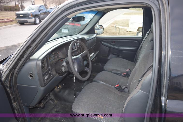 image for item E6089 1999 Chevrolet Silverado 1500 pickup truck