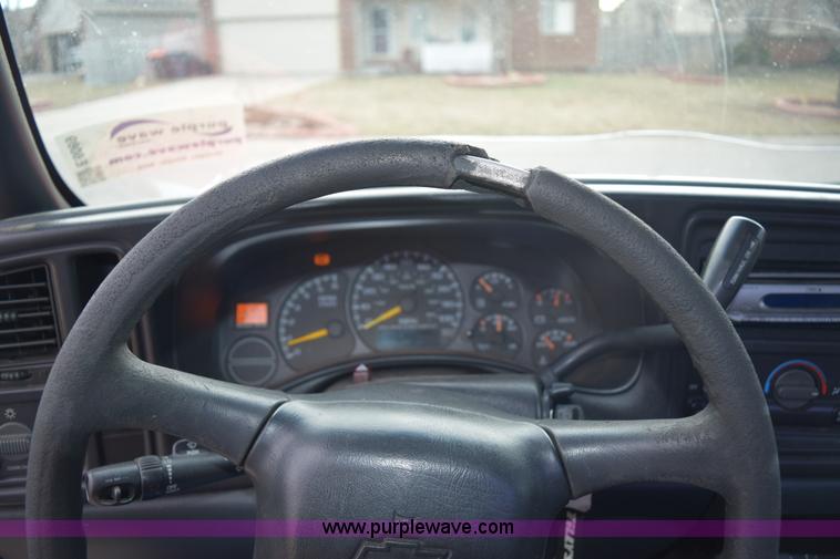 image for item E6089 1999 Chevrolet Silverado 1500 pickup truck
