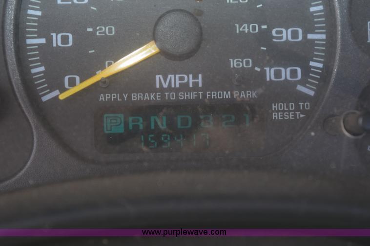 image for item E6089 1999 Chevrolet Silverado 1500 pickup truck