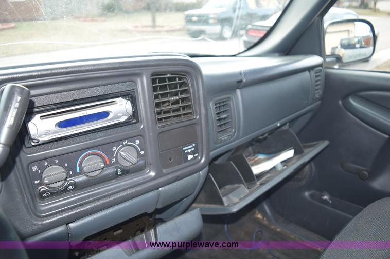 image for item E6089 1999 Chevrolet Silverado 1500 pickup truck