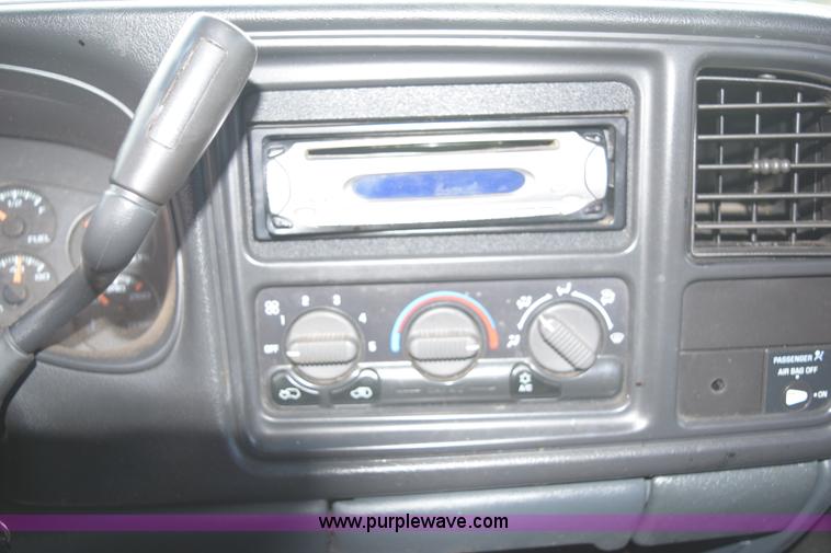 image for item E6089 1999 Chevrolet Silverado 1500 pickup truck