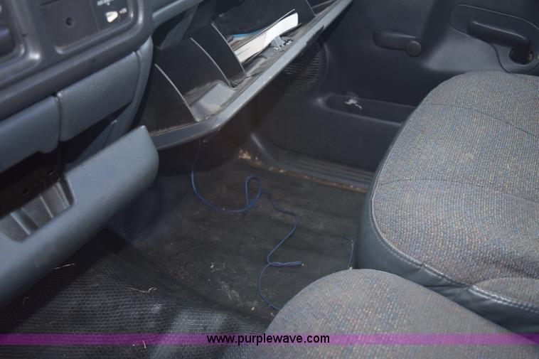 image for item E6089 1999 Chevrolet Silverado 1500 pickup truck