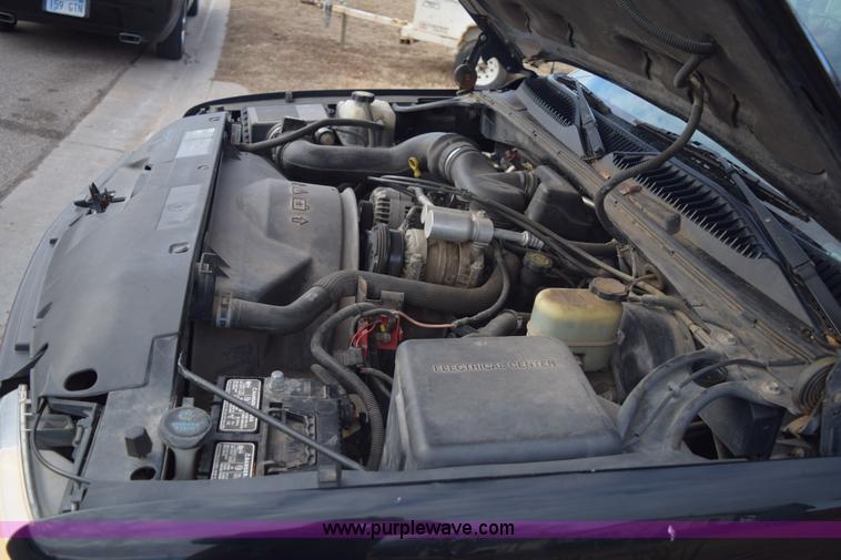 image for item E6089 1999 Chevrolet Silverado 1500 pickup truck