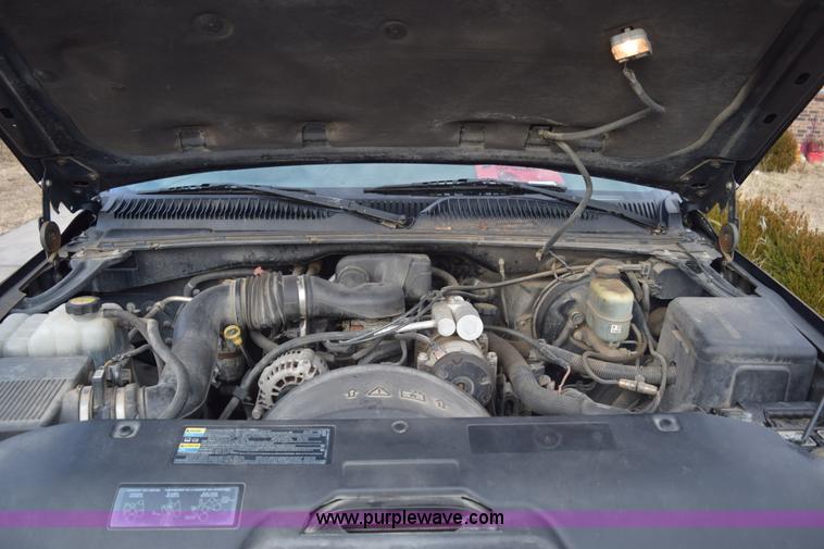 image for item E6089 1999 Chevrolet Silverado 1500 pickup truck