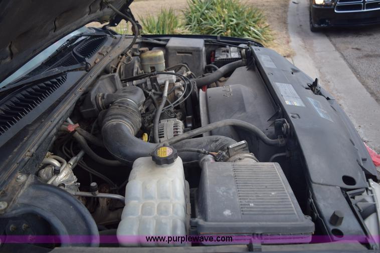 image for item E6089 1999 Chevrolet Silverado 1500 pickup truck