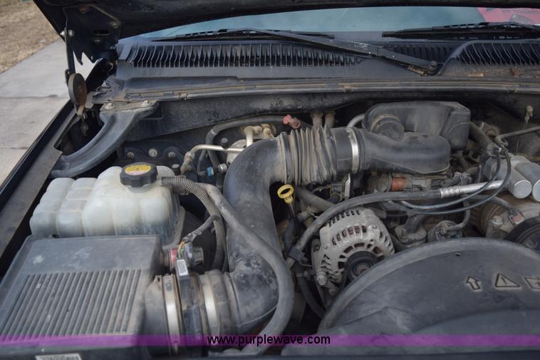 image for item E6089 1999 Chevrolet Silverado 1500 pickup truck