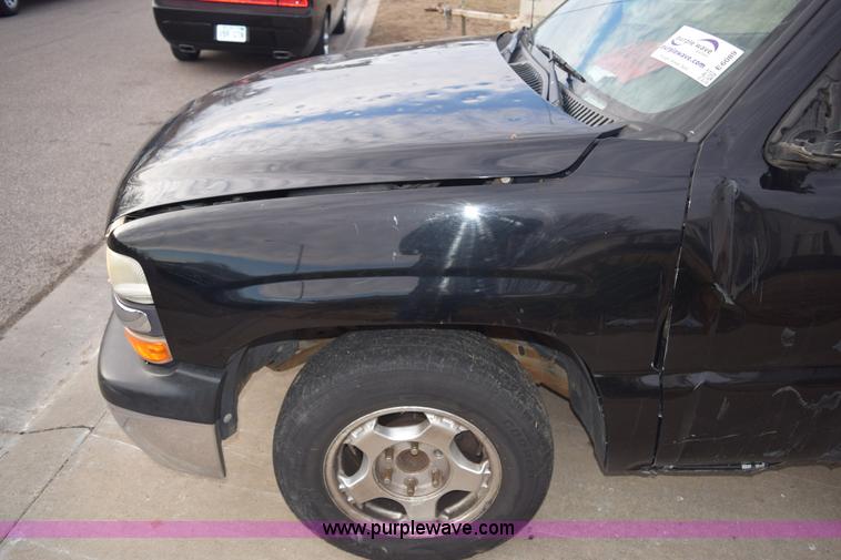 image for item E6089 1999 Chevrolet Silverado 1500 pickup truck