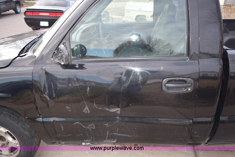 image for item E6089 1999 Chevrolet Silverado 1500 pickup truck