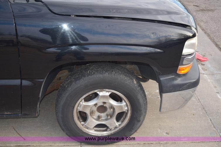 image for item E6089 1999 Chevrolet Silverado 1500 pickup truck