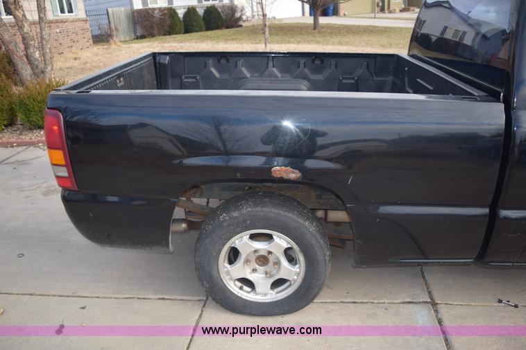 image for item E6089 1999 Chevrolet Silverado 1500 pickup truck