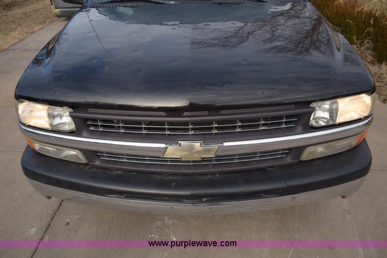 image for item E6089 1999 Chevrolet Silverado 1500 pickup truck