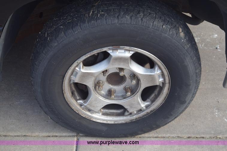 image for item E6089 1999 Chevrolet Silverado 1500 pickup truck