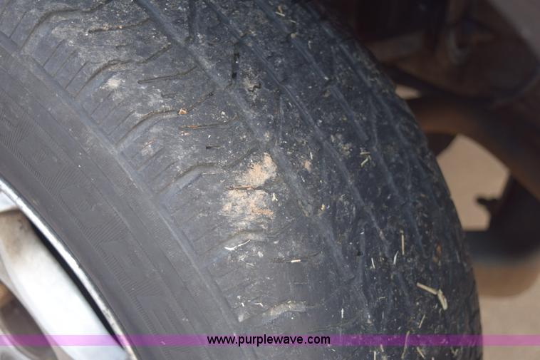 image for item E6089 1999 Chevrolet Silverado 1500 pickup truck