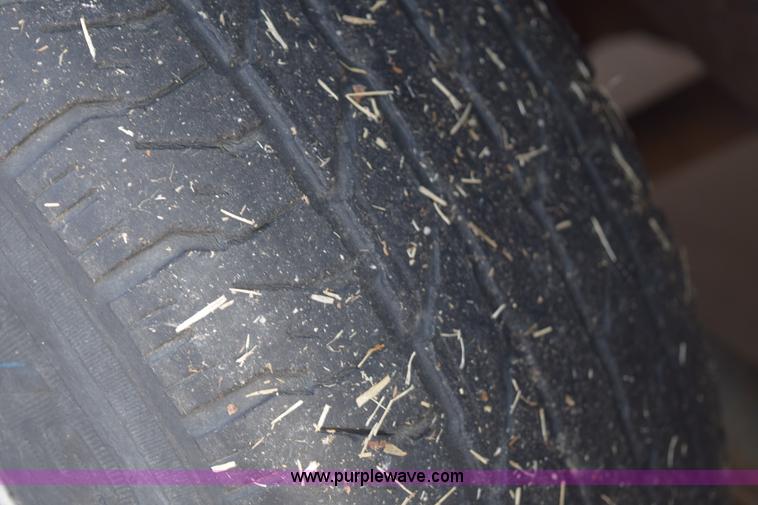 image for item E6089 1999 Chevrolet Silverado 1500 pickup truck