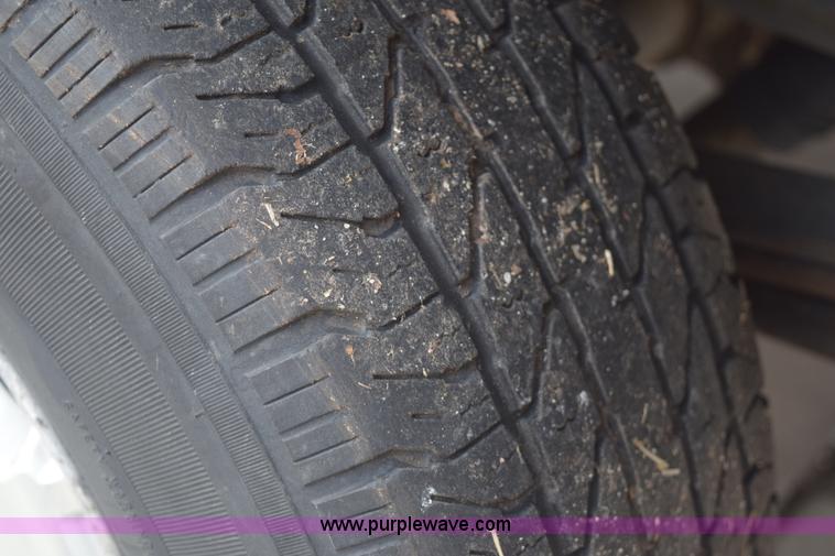 image for item E6089 1999 Chevrolet Silverado 1500 pickup truck