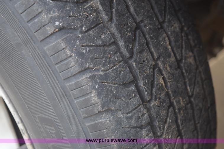 image for item E6089 1999 Chevrolet Silverado 1500 pickup truck