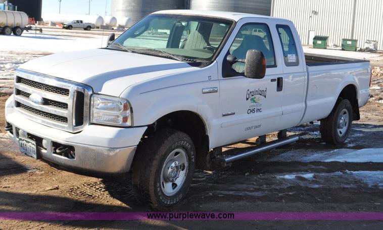 image for item F2175 2006 Ford F250 Super Duty XLT SuperCab pickup truck