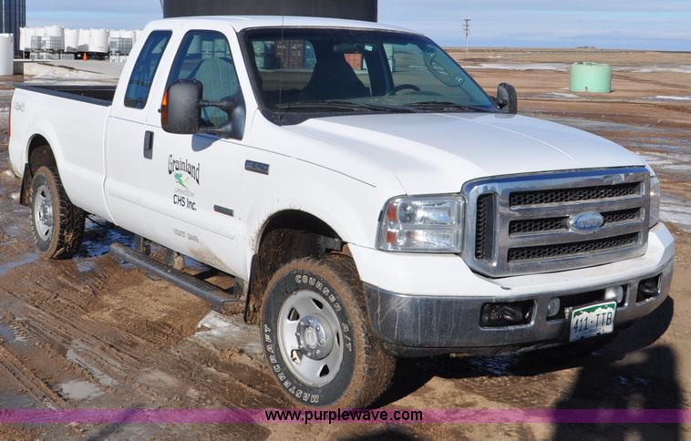 image for item F2175 2006 Ford F250 Super Duty XLT SuperCab pickup truck