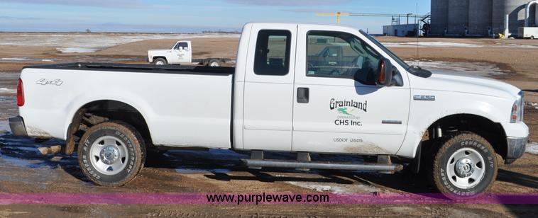 image for item F2175 2006 Ford F250 Super Duty XLT SuperCab pickup truck
