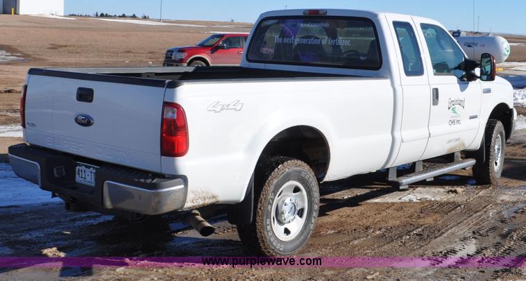 image for item F2175 2006 Ford F250 Super Duty XLT SuperCab pickup truck