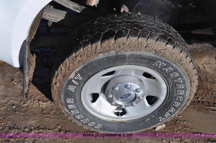 image for item F2175 2006 Ford F250 Super Duty XLT SuperCab pickup truck