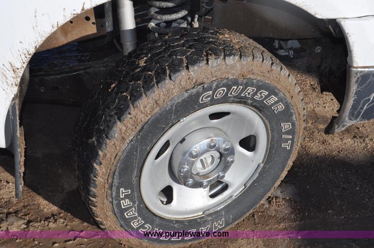 image for item F2175 2006 Ford F250 Super Duty XLT SuperCab pickup truck