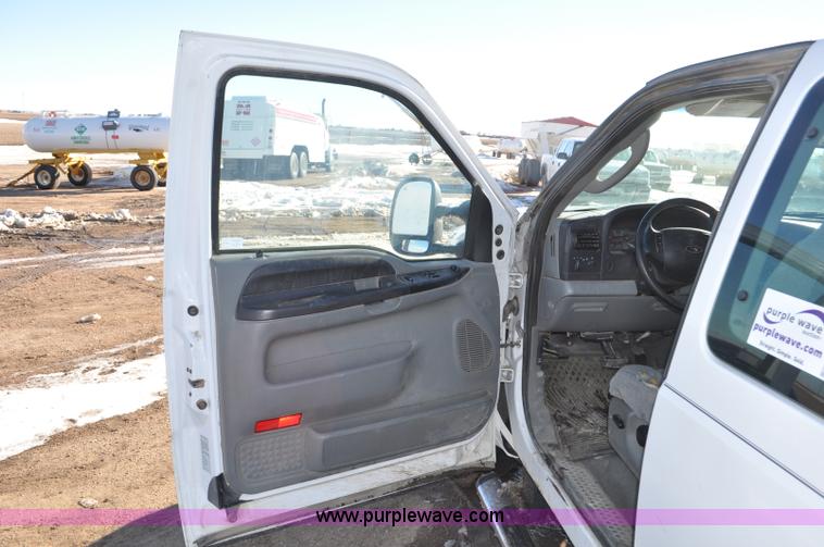 image for item F2175 2006 Ford F250 Super Duty XLT SuperCab pickup truck