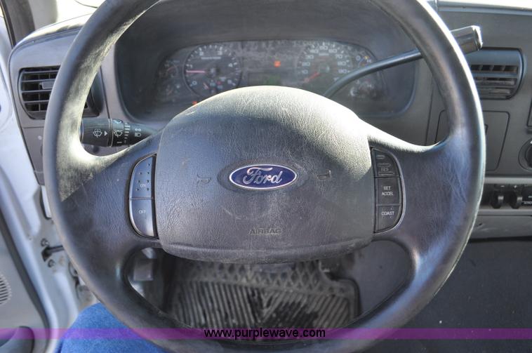 image for item F2175 2006 Ford F250 Super Duty XLT SuperCab pickup truck