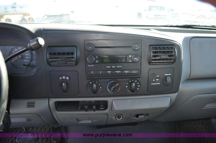 image for item F2175 2006 Ford F250 Super Duty XLT SuperCab pickup truck