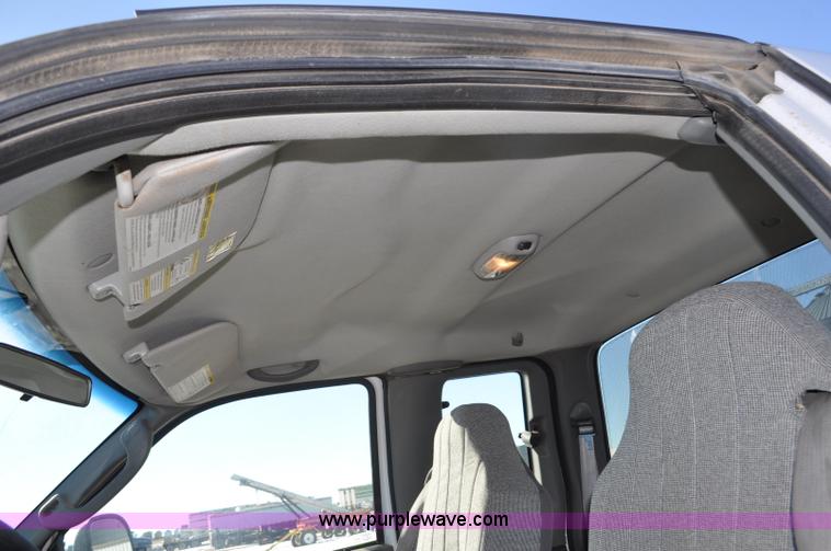 image for item F2175 2006 Ford F250 Super Duty XLT SuperCab pickup truck