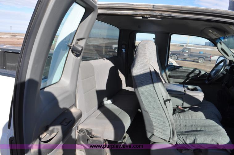 image for item F2175 2006 Ford F250 Super Duty XLT SuperCab pickup truck