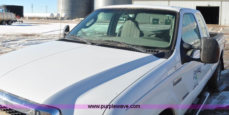 image for item F2175 2006 Ford F250 Super Duty XLT SuperCab pickup truck