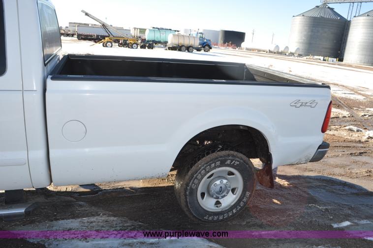 image for item F2175 2006 Ford F250 Super Duty XLT SuperCab pickup truck