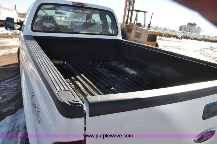 image for item F2175 2006 Ford F250 Super Duty XLT SuperCab pickup truck