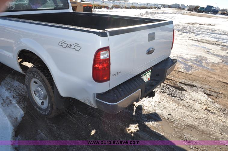image for item F2175 2006 Ford F250 Super Duty XLT SuperCab pickup truck