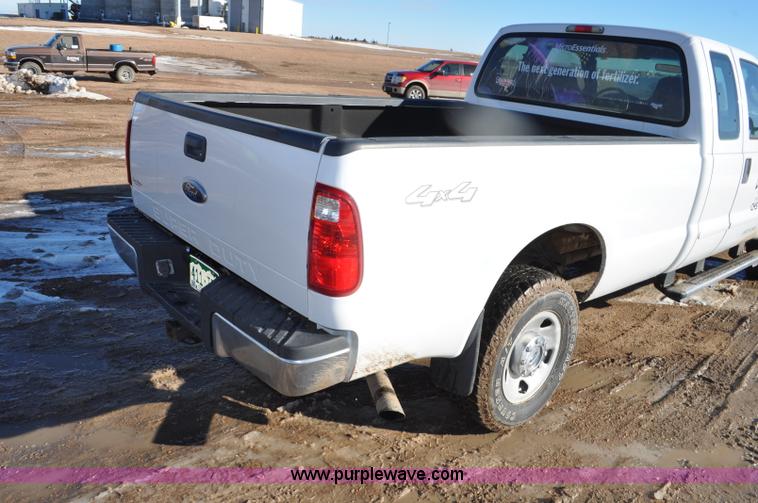 image for item F2175 2006 Ford F250 Super Duty XLT SuperCab pickup truck