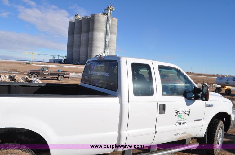 image for item F2175 2006 Ford F250 Super Duty XLT SuperCab pickup truck