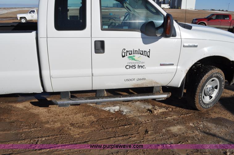 image for item F2175 2006 Ford F250 Super Duty XLT SuperCab pickup truck