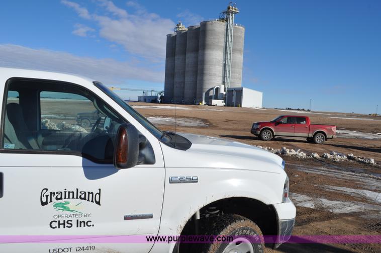 image for item F2175 2006 Ford F250 Super Duty XLT SuperCab pickup truck