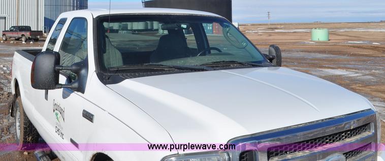 image for item F2175 2006 Ford F250 Super Duty XLT SuperCab pickup truck